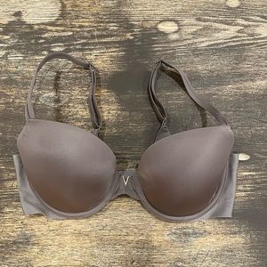 Grey VS Demi Bra